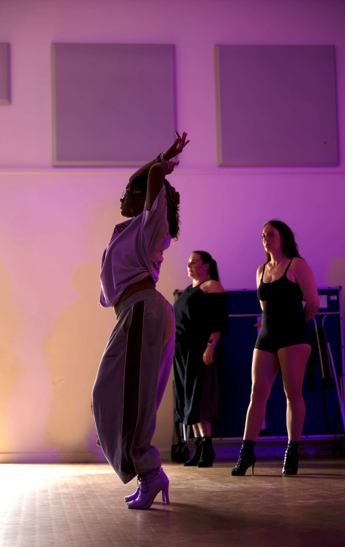 Chimellé performing on stage
